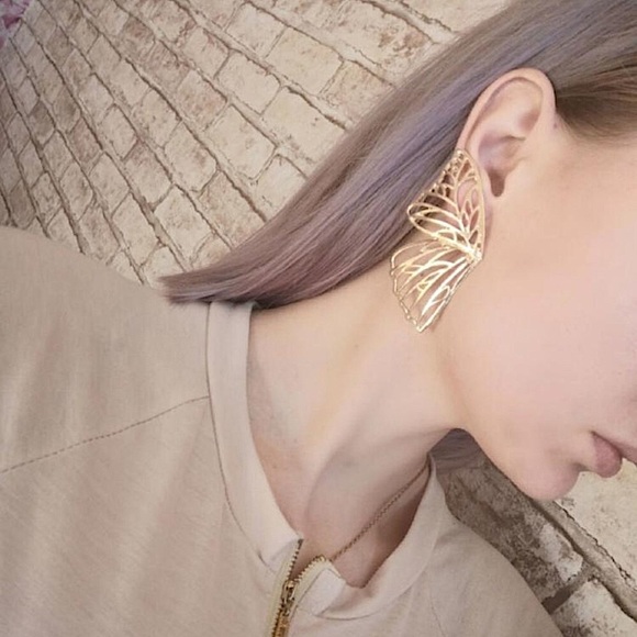 “Monarch Queen” Butterfly Unique Statement Earring - Picture 3 of 12